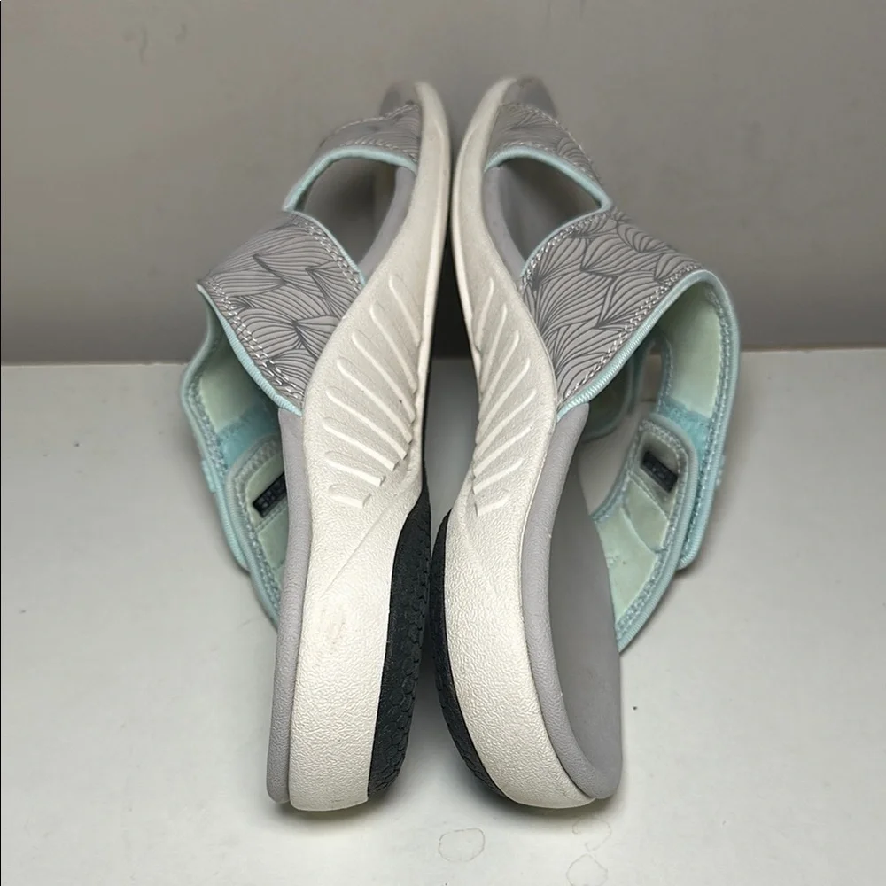 Spenco wave Gray and White Slide Sandals